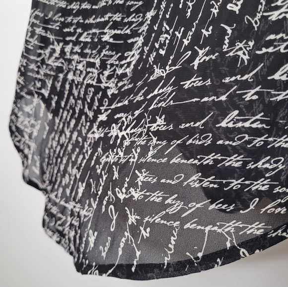2/$30 🌻 | Reitmans | Script Patterned Blouse - Picture 9 of 16